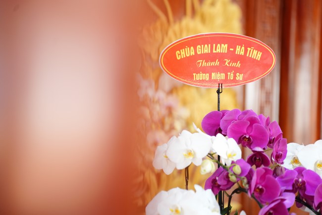 Paying homage to the Most Master and commemorating Hoang Phap Pagoda’s Founder by Monks, and Buddhists