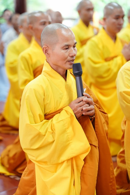 Paying homage to the Most Master and commemorating Hoang Phap Pagoda’s Founder by Monks, and Buddhists
