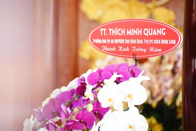 Paying homage to the Most Master and commemorating Hoang Phap Pagoda’s Founder by Monks, and Buddhists