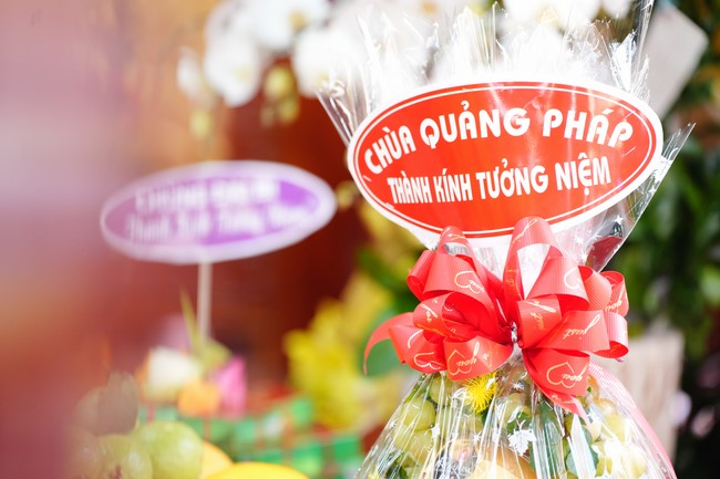 Paying homage to the Most Master and commemorating Hoang Phap Pagoda’s Founder by Monks, and Buddhists