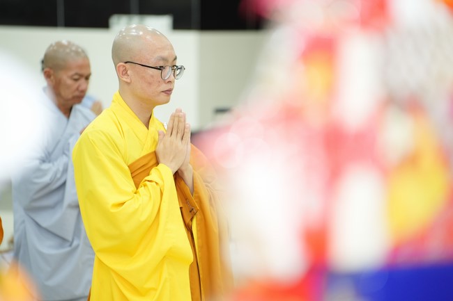 Paying homage to the Most Master and commemorating Hoang Phap Pagoda’s Founder by Monks, and Buddhists