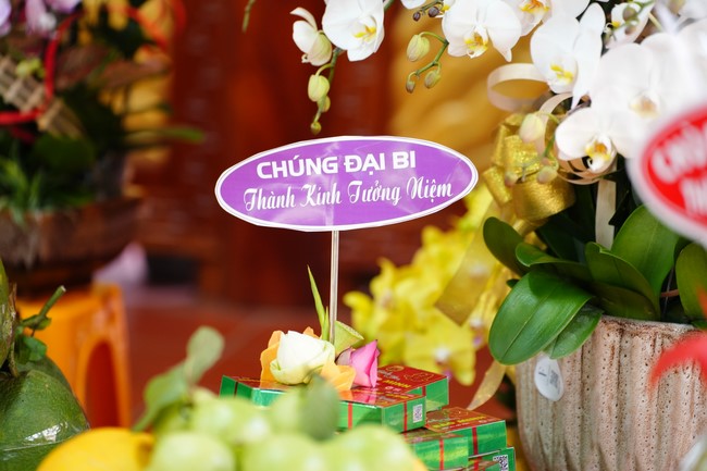 Paying homage to the Most Master and commemorating Hoang Phap Pagoda’s Founder by Monks, and Buddhists