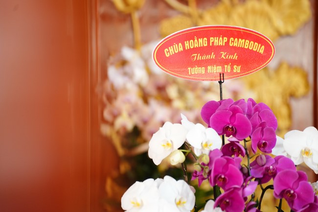 Paying homage to the Most Master and commemorating Hoang Phap Pagoda’s Founder by Monks, and Buddhists