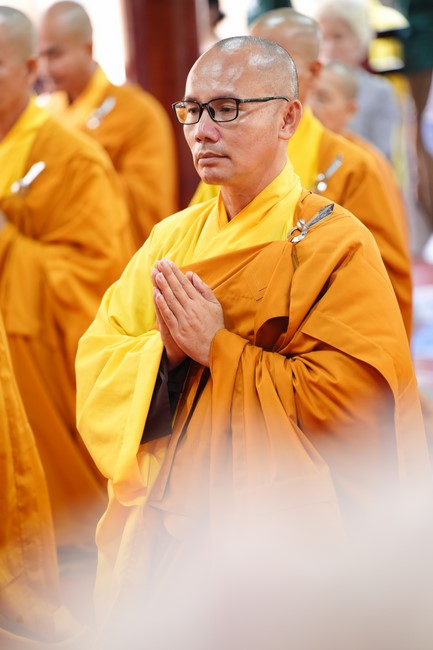 Paying homage to the Most Master and commemorating Hoang Phap Pagoda’s Founder by Monks, and Buddhists