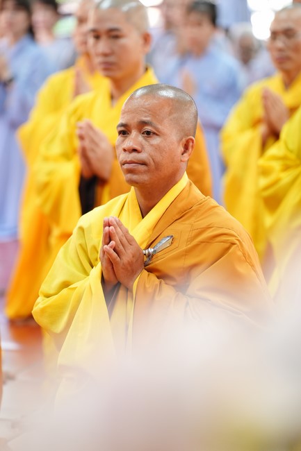 Paying homage to the Most Master and commemorating Hoang Phap Pagoda’s Founder by Monks, and Buddhists