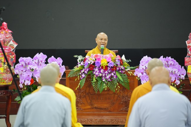 Paying homage to the Most Master and commemorating Hoang Phap Pagoda’s Founder by Monks, and Buddhists