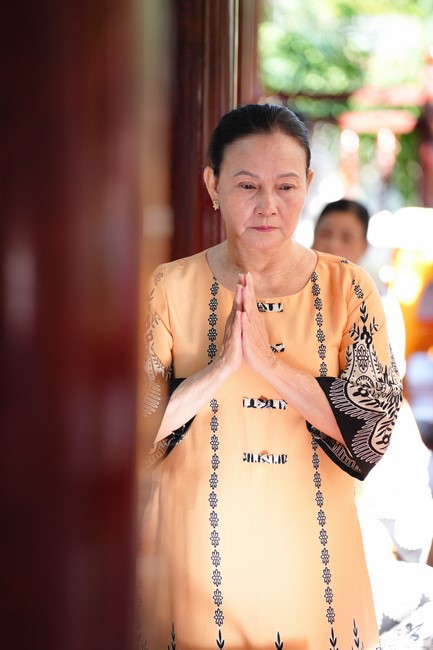 Paying homage to the Most Master and commemorating Hoang Phap Pagoda’s Founder by Monks, and Buddhists