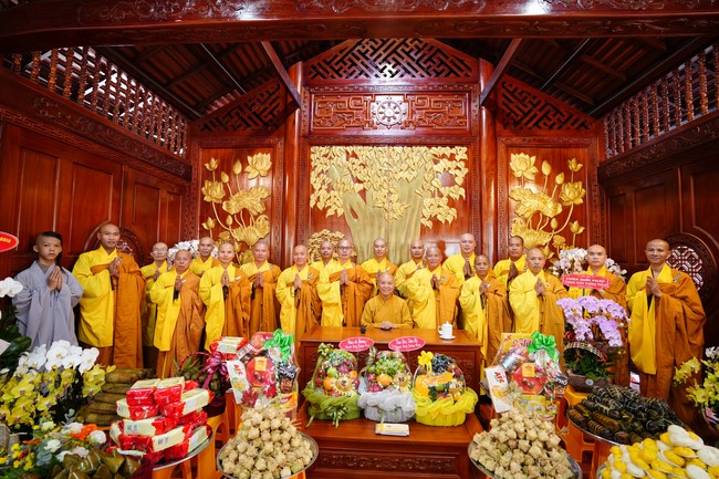 Paying homage to the Most Master and commemorating Hoang Phap Pagoda’s Founder by Monks, and Buddhists