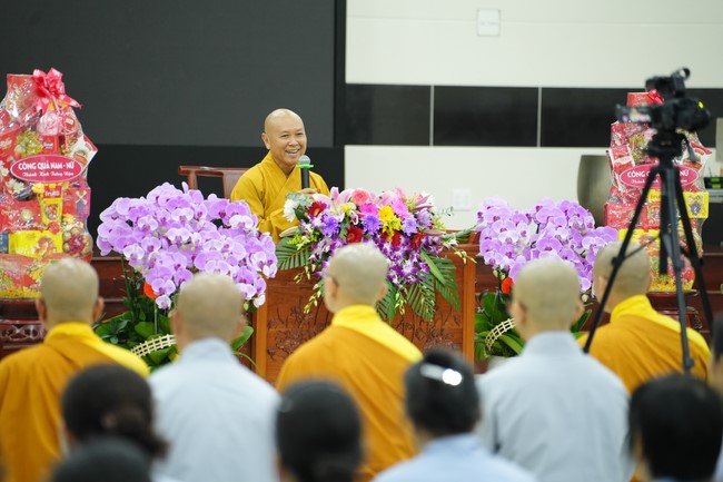 Paying homage to the Most Master and commemorating Hoang Phap Pagoda’s Founder by Monks, and Buddhists