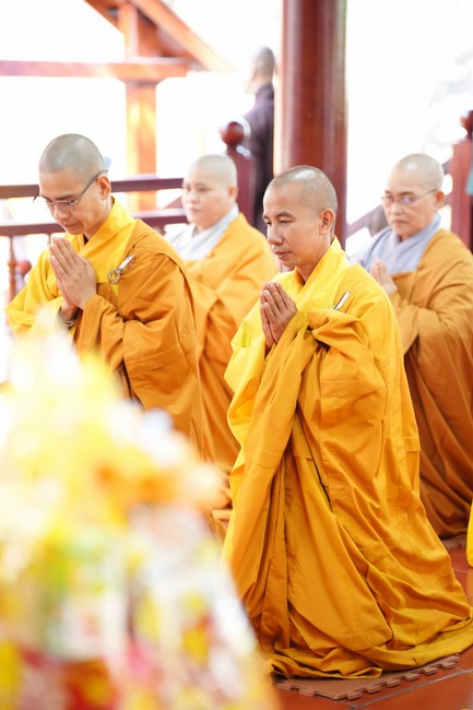 Paying homage to the Most Master and commemorating Hoang Phap Pagoda’s Founder by Monks, and Buddhists