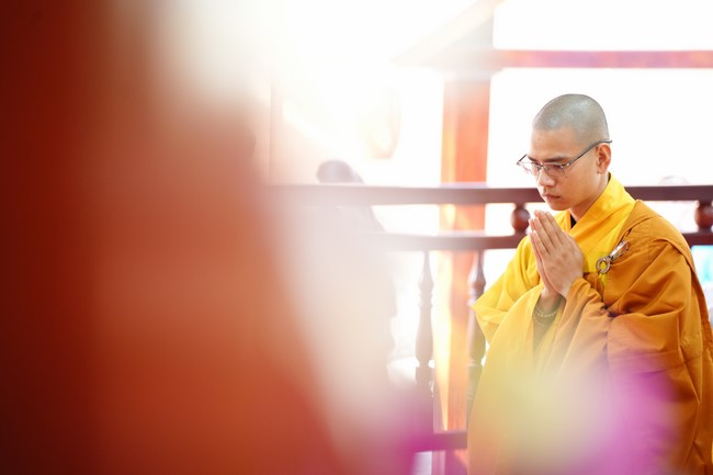 Paying homage to the Most Master and commemorating Hoang Phap Pagoda’s Founder by Monks, and Buddhists