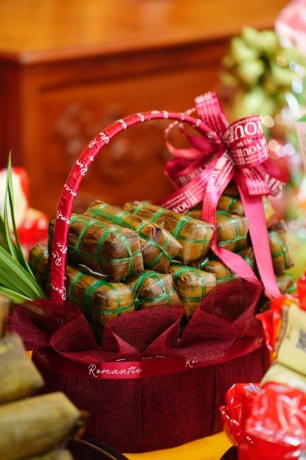 Paying homage to the Most Master and commemorating Hoang Phap Pagoda’s Founder by Monks, and Buddhists