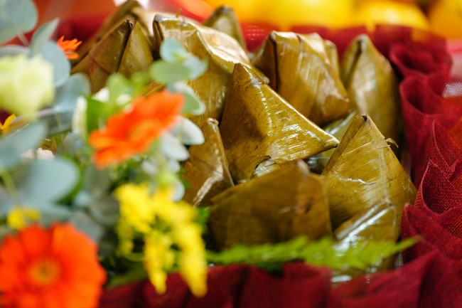 Paying homage to the Most Master and commemorating Hoang Phap Pagoda’s Founder by Monks, and Buddhists