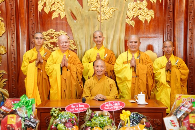 Paying homage to the Most Master and commemorating Hoang Phap Pagoda’s Founder by Monks, and Buddhists