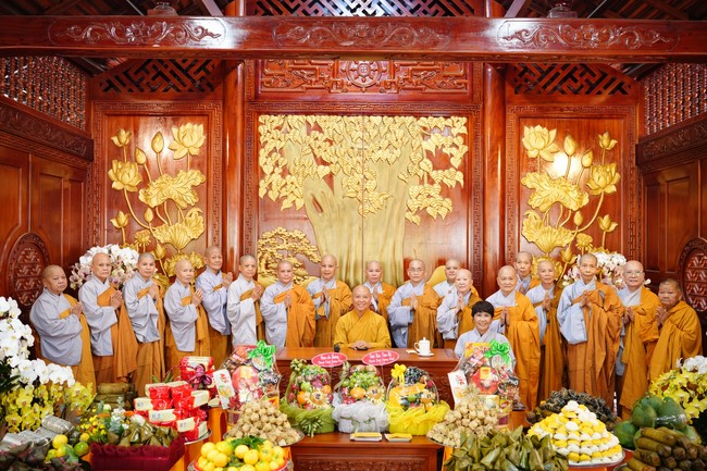 Paying homage to the Most Master and commemorating Hoang Phap Pagoda’s Founder by Monks, and Buddhists