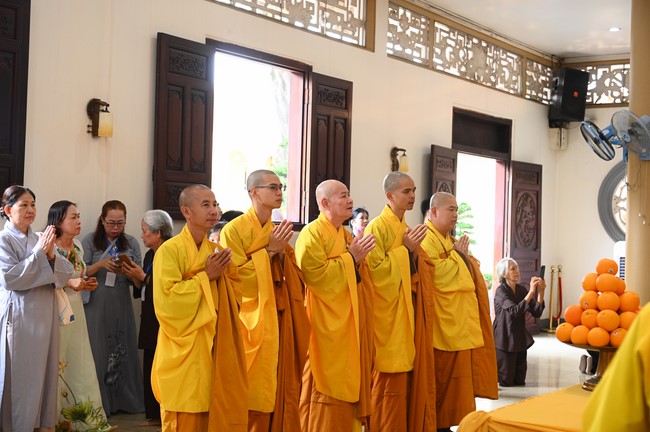 Paying homage to the Most Master and commemorating Hoang Phap Pagoda’s Founder by Monks, and Buddhists