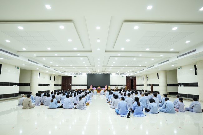 Paying homage to the Most Master and commemorating Hoang Phap Pagoda’s Founder by Monks, and Buddhists