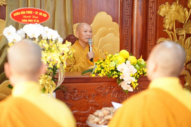 Paying homage to the Most Master and commemorating Hoang Phap Pagoda’s Founder by Monks, and Buddhists