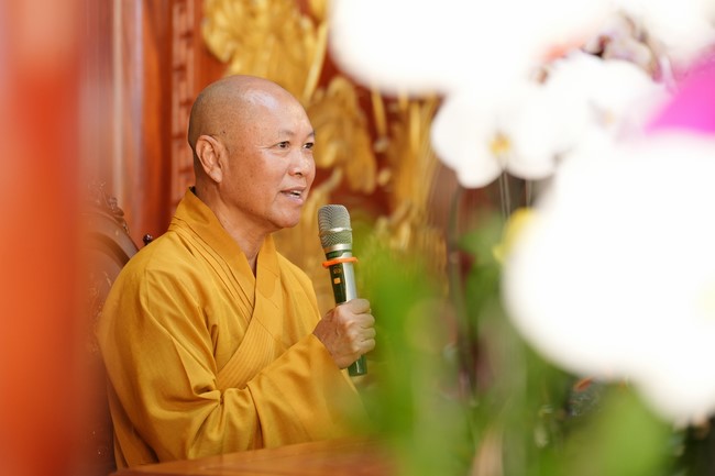 Paying homage to the Most Master and commemorating Hoang Phap Pagoda’s Founder by Monks, and Buddhists