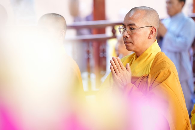 Paying homage to the Most Master and commemorating Hoang Phap Pagoda’s Founder by Monks, and Buddhists