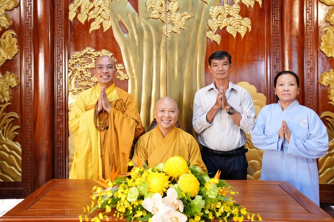 Paying homage to the Most Master and commemorating Hoang Phap Pagoda’s Founder by Monks, and Buddhists