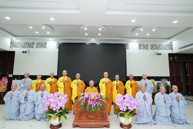 Paying homage to the Most Master and commemorating Hoang Phap Pagoda’s Founder by Monks, and Buddhists