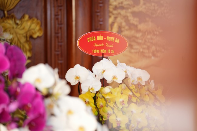 Paying homage to the Most Master and commemorating Hoang Phap Pagoda’s Founder by Monks, and Buddhists