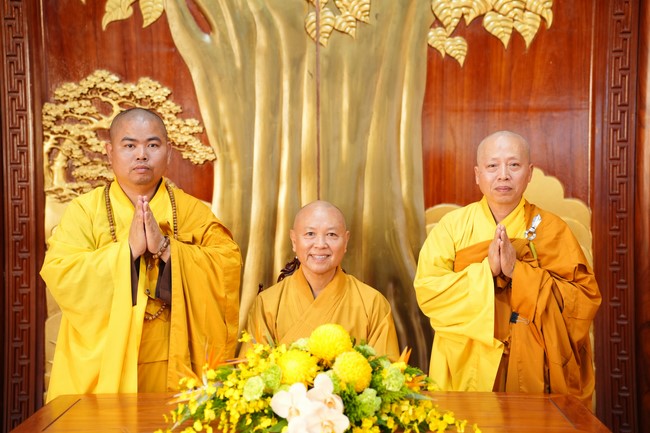 Paying homage to the Most Master and commemorating Hoang Phap Pagoda’s Founder by Monks, and Buddhists