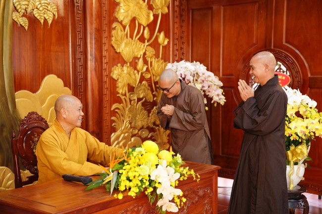 Paying homage to the Most Master and commemorating Hoang Phap Pagoda’s Founder by Monks, and Buddhists