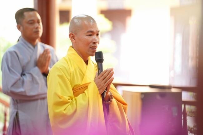 Paying homage to the Most Master and commemorating Hoang Phap Pagoda’s Founder by Monks, and Buddhists