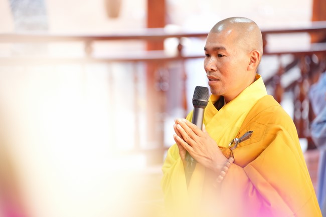 Paying homage to the Most Master and commemorating Hoang Phap Pagoda’s Founder by Monks, and Buddhists
