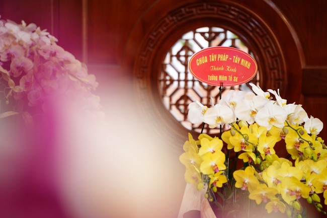 Paying homage to the Most Master and commemorating Hoang Phap Pagoda’s Founder by Monks, and Buddhists