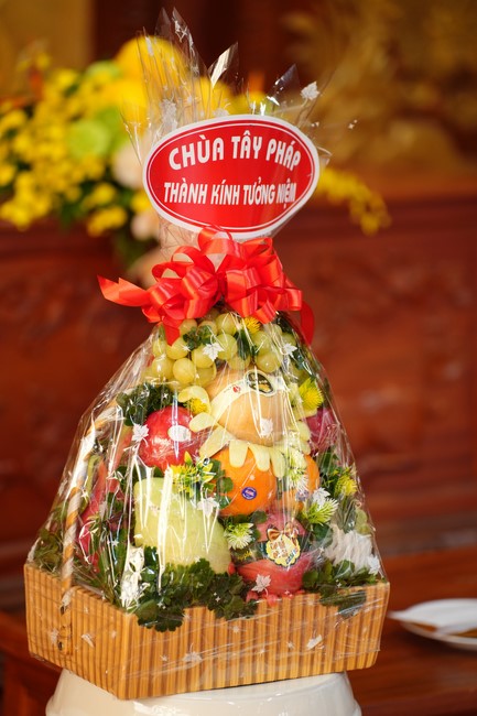 Paying homage to the Most Master and commemorating Hoang Phap Pagoda’s Founder by Monks, and Buddhists