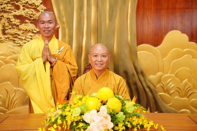 Paying homage to the Most Master and commemorating Hoang Phap Pagoda’s Founder by Monks, and Buddhists