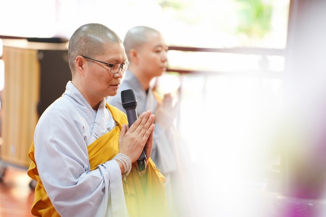 Paying homage to the Most Master and commemorating Hoang Phap Pagoda’s Founder by Monks, and Buddhists