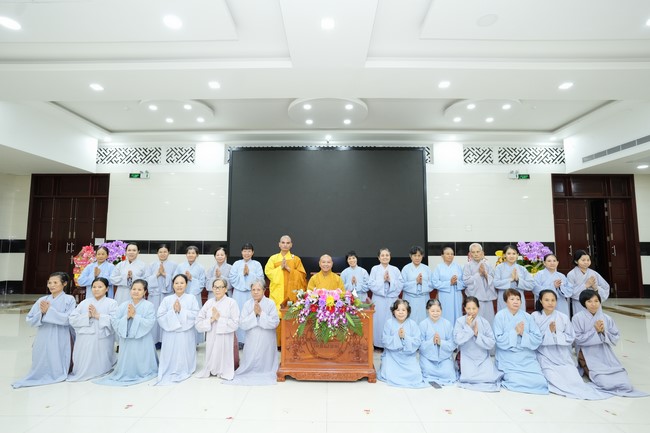 Paying homage to the Most Master and commemorating Hoang Phap Pagoda’s Founder by Monks, and Buddhists