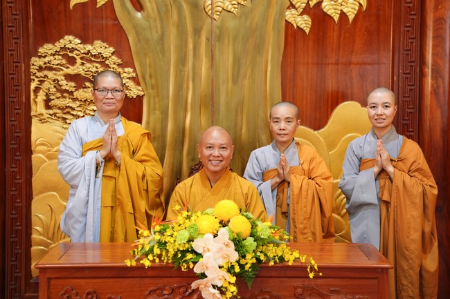 Paying homage to the Most Master and commemorating Hoang Phap Pagoda’s Founder by Monks, and Buddhists
