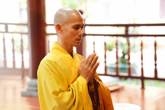 Paying homage to the Most Master and commemorating Hoang Phap Pagoda’s Founder by Monks, and Buddhists