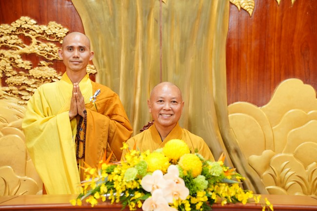 Paying homage to the Most Master and commemorating Hoang Phap Pagoda’s Founder by Monks, and Buddhists