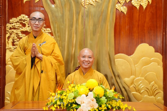 Paying homage to the Most Master and commemorating Hoang Phap Pagoda’s Founder by Monks, and Buddhists