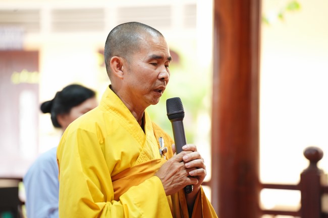 Paying homage to the Most Master and commemorating Hoang Phap Pagoda’s Founder by Monks, and Buddhists