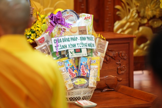 Paying homage to the Most Master and commemorating Hoang Phap Pagoda’s Founder by Monks, and Buddhists