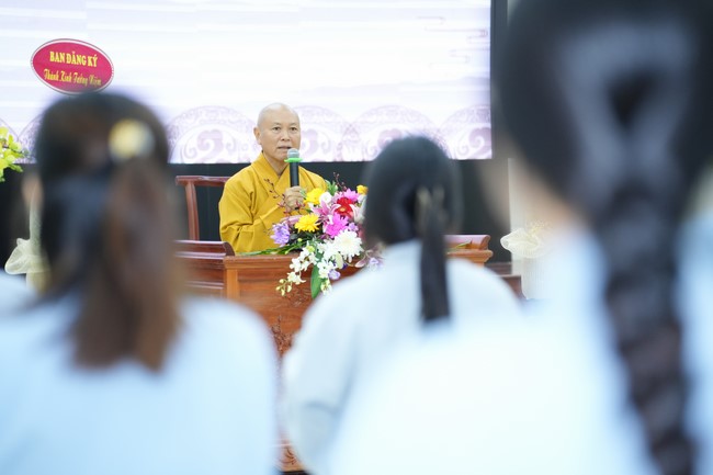 Paying homage to the Most Master and commemorating Hoang Phap Pagoda’s Founder by Monks, and Buddhists