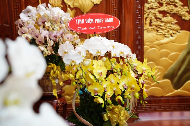 Paying homage to the Most Master and commemorating Hoang Phap Pagoda’s Founder by Monks, and Buddhists