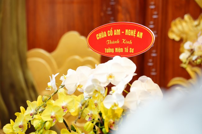 Paying homage to the Most Master and commemorating Hoang Phap Pagoda’s Founder by Monks, and Buddhists