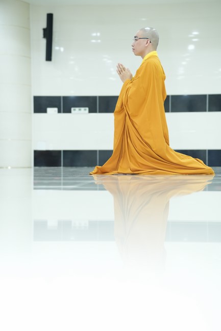 Paying homage to the Most Master and commemorating Hoang Phap Pagoda’s Founder by Monks, and Buddhists