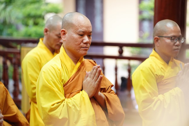 Paying homage to the Most Master and commemorating Hoang Phap Pagoda’s Founder by Monks, and Buddhists