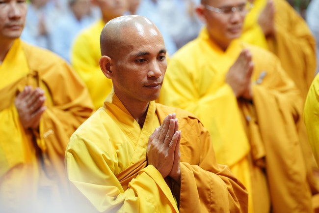 Paying homage to the Most Master and commemorating Hoang Phap Pagoda’s Founder by Monks, and Buddhists