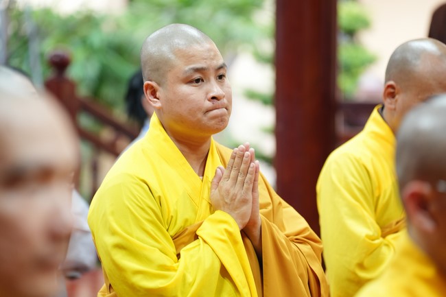 Paying homage to the Most Master and commemorating Hoang Phap Pagoda’s Founder by Monks, and Buddhists