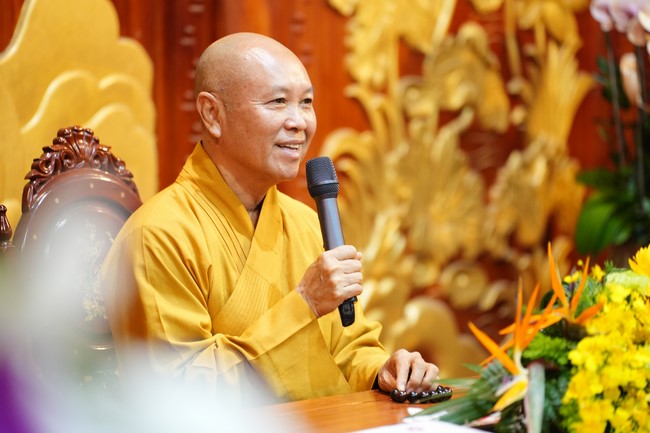 Paying homage to the Most Master and commemorating Hoang Phap Pagoda’s Founder by Monks, and Buddhists
